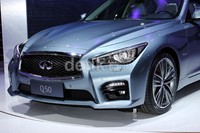 Selain lewat sistem hybrid tersebut, mobil ini pun diklaim juga lebih ringan karena Nissan sudah mulai mengaplikasi teknologi baja bertekanan tinggi terbaru.