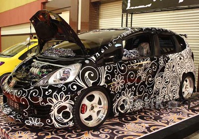 Honda Jazz Pakai Baju Batik