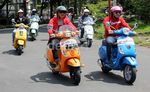 Rayakan HUT, Pecinta Vespa Keliling Bandung