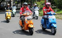 Para pecinta Vespa berkeliling Bandung untuk memeriahkan ulang tahun yang ke 67.