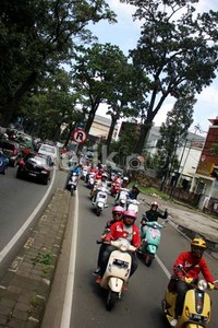 Pada kesempatan itu, ajang ini juga mendapat tamu istimewa lainnya yakni para personel Shaggy Dog yang ternyata juga sudah menjadi pecinta Vespa sejak lama.