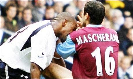 Lima Aksi Gigit Heboh di Arena Olahraga