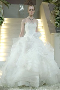 Jakarta, Indonesia - 17 April 2013. Sebastian Sposa by Sebastian Gunawan. Bridal & Jewelry Show 2013 Wedding Inspirations at Lamoda Cafe. Lantai 1. Plaza Indonesia. Jakarta. [Foto: Mohammad Abduh/Wolipop]