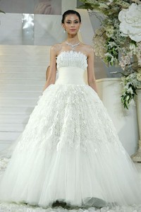 Jakarta, Indonesia - 17 April 2013. Sebastian Sposa by Sebastian Gunawan. Bridal & Jewelry Show 2013 Wedding Inspirations at Lamoda Cafe. Lantai 1. Plaza Indonesia. Jakarta. [Foto: Mohammad Abduh/Wolipop]