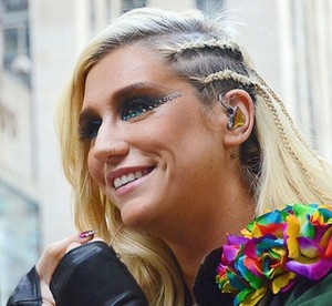 Ke$ha Mengaku Pernah Meminum Urinnya Sendiri