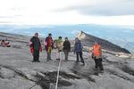 Perjuangan Para Perempuan Indonesia Mendaki Gunung Kinabalu