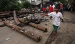 Menolak Digusur Warga Pluit  Blokir Jalan