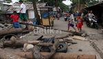 Menolak Digusur Warga Pluit  Blokir Jalan