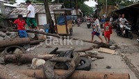     Rencananya warga akan terus menggelar aksinya sampai ada pembicaraan dengan Jokowi mengenai penggusuran kawasan ini. Penggusuran ini dilakukan dalam rangka normalisasi waduk Pluit untuk mencegah banjir di Jakarta.