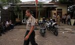 Menolak Digusur Warga Pluit  Blokir Jalan