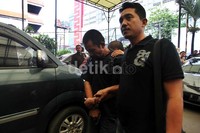 Para tersangka dihadirkan dalam gelar barang bukti di Mapolsek Taman Sari.