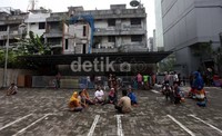 Sebanyak 75 rumah ludes terbakar dalam kebakaran yang melanda RT 04 dan 06 RW 07 Kebon Sirih.