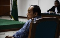 Irjen Djoko mendengarkan pembacaan dakwaan oleh jaksa penuntut umum. Lamhot Aritonang/detikFoto.
