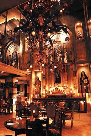 Resto Unik di Jepang, Dari Rumah Vampir hingga Pelayan Monyet Resto Unik di Jepang, Dari Rumah Vampir hingga Pelayan Monyet