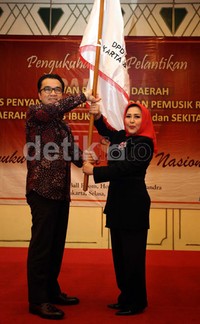 Tantowi Yahya melantik pedangdut Ayu Soraya menjadi Ketua DPD PAPPRI DKI Jakarta.