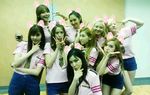 Kocaknya Pose SNSD di Belakang Panggung