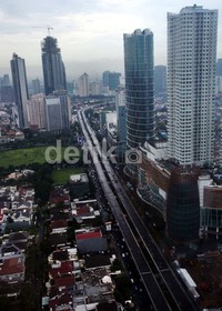 Seperti diketahui pada era Gubernur DKI Jakarta, Fauzi Bowo, awalnya jalan non tol tersebut dijadwalkan selesai Juni 2012. Namun target tak tercapai, sampai diubah hingga akhir 2012, walaupun sudah diubah tetap saja tak mencapai target hingga kini.