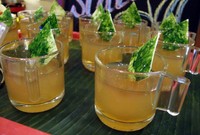 Honey ginger jelly dengan rasa dan tekstur yang lembut. Sedikit pahit, tak terlalu manis, dengan rasa jahe yang juga lamat-lamat.