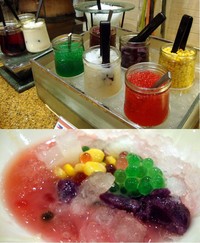 Ini dia halo-halo, dessert populer di Filipina. Para tamu bebas mencampurkan isian yang diinginkan, seperti nata de coco, jagung manis, serta jeli mutiara merah dan hijau. Tambahkan sirup merah, susu kental manis, atau santan. Mirip dengan es campur, namun yang ini menggunakan ubi ungu.