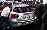 Belum jelas mesin yang bakal memperkuat Mercy GLA satu ini. Namun kabarnya jika Mercy GLA menggunakan mesin 2.000 cc turbo tenaga 211 Ps dan torsi 350 Nm yang disalurkan melalui transmisi 7-speed dual-clutch otomatis (7G-DCT) untuk menggerakan keempat mesin atau all-wheel drive (AWD).