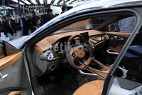 Jika tidak ada halangan mobil tersebut datang paling telat pertengahan 2014. Pendatang baru Mercy ini akan bersaing dengan BMW X3.