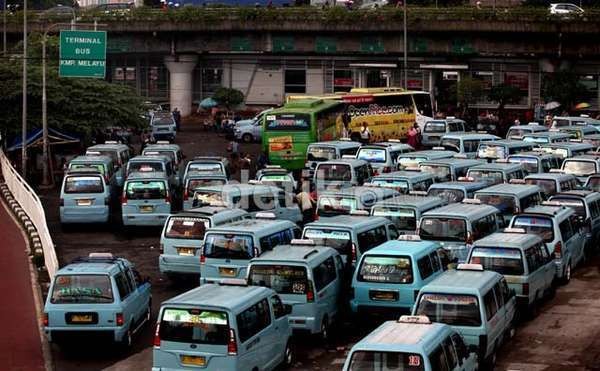 Premium Dijual 2 Harga, Angkot Pilih Jualan BBM Ketimbang Angkut Penumpang