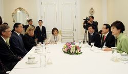Bill Gates Sowan ke Presiden Korsel & Samsung