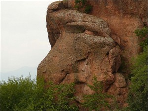 Misteri Batu Berbentuk Wajah Manusia di Bulgaria