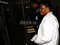 Listo Welly bergegas masuk ke gedung KPK, Jakarta. Lamhot Aritonang/detikFoto.