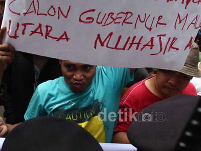 Mahasiswa Maluku Demo KPU