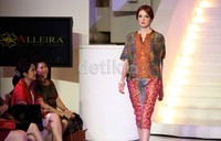 Ada total 45 outfit yang dirlis dengan 30 busana untuk dewasa, dan 15 untuk anak-anak.