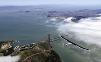 Dengan kecepatan terbang rata-rata 70 kilometer per jam (44 mph), Solar Impulse bukanlah ancaman langsung pesawat komersial, apalagi jet komersial, yang dapat dengan mudah melakukan penerbangan sepuluh kali lebih cepat. REUTERS/SolarImpulse/Handout.