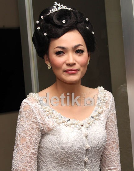 Beda 25 Tahun, Mengapa Christy Jusung Mau Menikah dengan Jay?