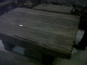 Meja Kayu Berumur 100 Tahun Dijual di Pameran Inacraft JCC