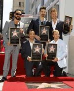 Backstreet Boys Tebar Senyuman di Walk of Fame