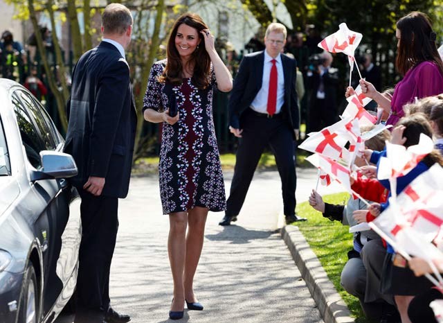 Senyum Manis Kate Middleton