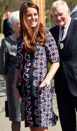 Senyum Manis Kate Middleton
