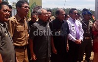 Menteri Pekerjaan Umum Djoko Kirmantomeresmikan 2 twin block rumah susun sewa (rusunawa) di kota Sawahlunto.