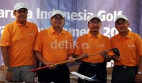 Senior GM Garuda Indonesia Western Indonesia, Suranto (kedua dari kanan), menyatakan Garuda Indonesia siap menggelar Golf Loyalty Tournament Series 2013.