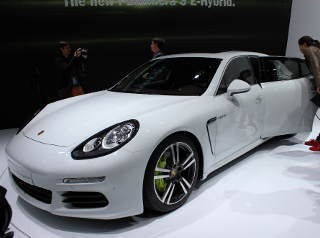 Ingin Nyicil Beli Porsche Mewah? Bank Ini Sediakan Kreditnya