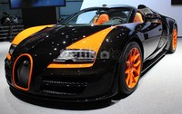 Desain mobil ini tampil sederhana seperti Bugatti pada umumnya namun tetap menyiratkan aura yang kuat dengan laburan warna hitam dan jingga.