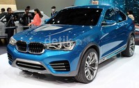 BMW mengatakan kalau desain yang diusung oleh X4 ini adalah perpaduan antara garis dinamis sebuah coupe dengan kemampuan ala mobil offroad, meski secara sekilas X4 cukup mirip dengan X6.