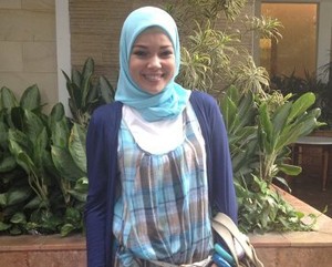 Dewi Sandra Ungkap Alasan Memutuskan Pakai Hijab
