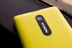 Nokia Asha 210, Si Penantang BlackBerry Curve