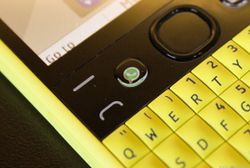 Nokia Asha 210, Si Penantang BlackBerry Curve