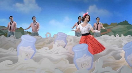 Song Ji Hyo Menyanyi & Menari dengan Lincah di Iklan Pizza
