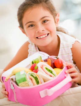 Saat Menyiapkan Bekal Anak, Jangan Lupakan Hal Penting Ini