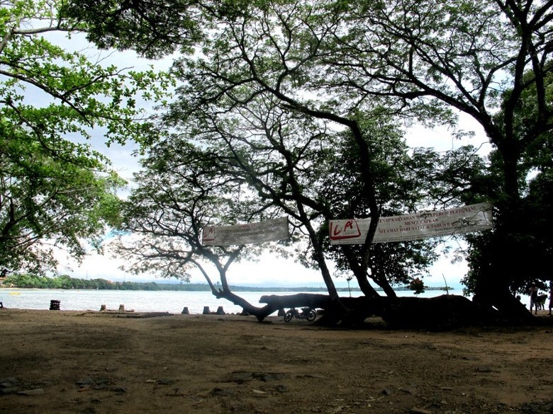 Kemping Asyik Ya Pantai Carita Perhutani