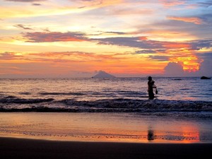 Anyer Juga Punya Pantai Florida, Sunsetnya Paling Dahsyat!