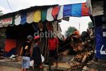 Pohon Tumbang di Jl Otista Dibersihkan